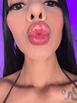 Tiffanny online show from April 8, 3:02 pm