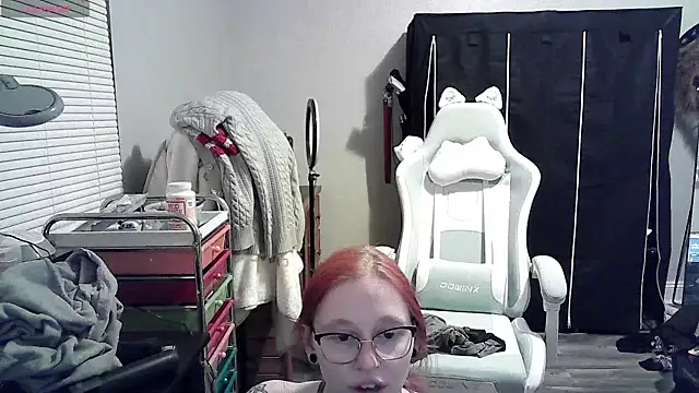 Snapshot of LilyFoxxx chatting on January 19, 7:15 am LilyFoxxx online show from January 19, 7:15 am
