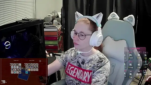 Snapshot of LilyFoxxx chatting on June 10, 5:19 am LilyFoxxx online show from June 10, 5:19 am