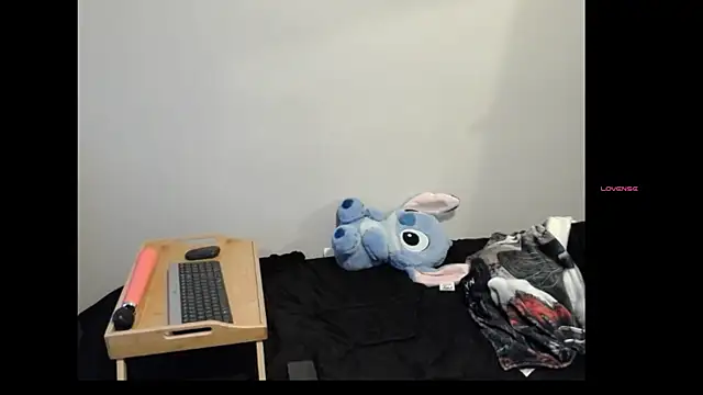 LilyFoxxx online show from April 20, 5:43 am