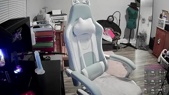 LilyFoxxx online show from February 6, 6:09 am