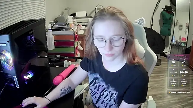 LilyFoxxx online show from March 4, 6:10 am