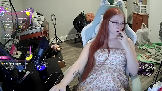 Snapshot of LilyFoxxx chatting on September 24, 3:24 am LilyFoxxx online show from September 24, 3:24 am