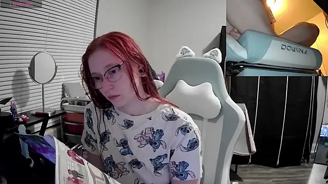 Snapshot of LilyFoxxx chatting on February 3, 2:47 am LilyFoxxx online show from February 3, 2:47 am