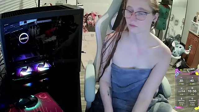 LilyFoxxx online show from November 28, 4:12 am