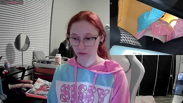 Snapshot of LilyFoxxx chatting on February 2, 4:48 am LilyFoxxx online show from February 2, 4:48 am
