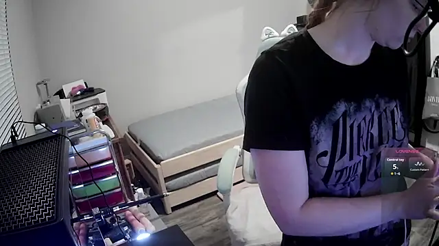 LilyFoxxx online show from March 20, 5:19 am