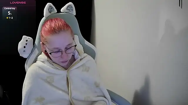 Snapshot of LilyFoxxx chatting on December 21, 5:25 am LilyFoxxx online show from December 21, 5:25 am