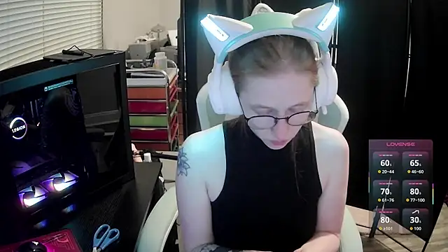 Snapshot of LilyFoxxx chatting on June 7, 5:12 am LilyFoxxx online show from June 7, 5:12 am