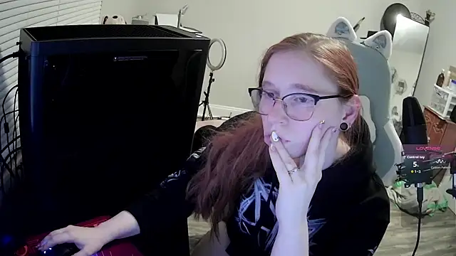Snapshot of LilyFoxxx chatting on October 17, 3:10 am LilyFoxxx online show from October 17, 3:10 am