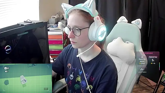Snapshot of LilyFoxxx chatting on June 7, 8:36 pm LilyFoxxx online show from June 7, 8:36 pm