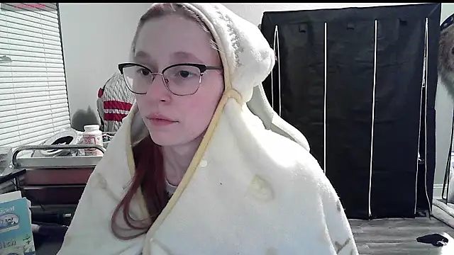 Snapshot of LilyFoxxx chatting on January 11, 4:27 am LilyFoxxx online show from January 11, 4:27 am