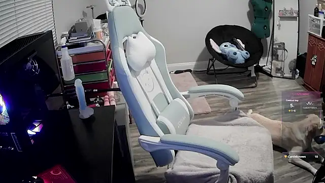 LilyFoxxx online show from March 14, 5:46 am