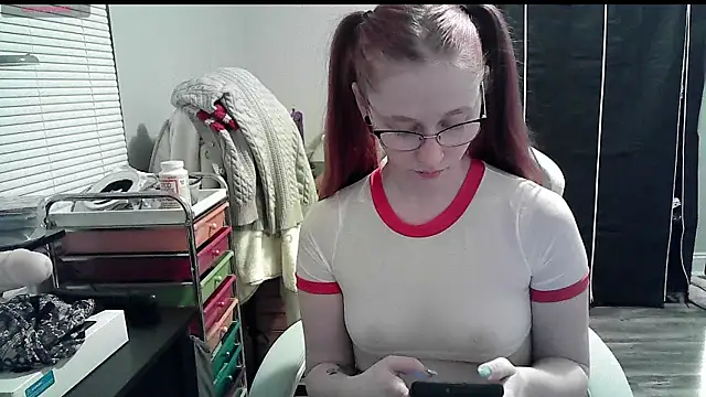 Snapshot of LilyFoxxx chatting on January 15, 3:54 am LilyFoxxx online show from January 15, 3:54 am