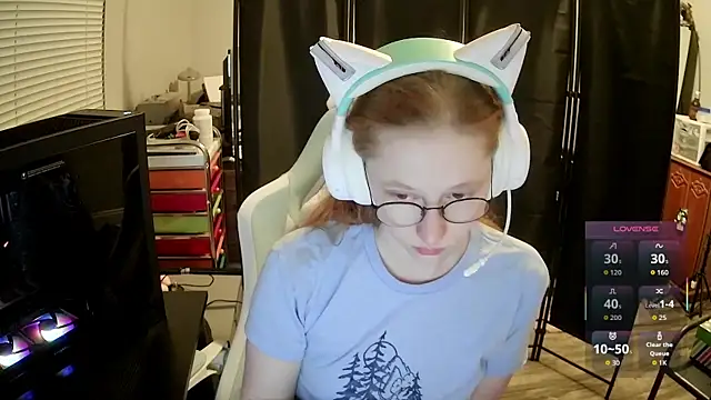 Snapshot of LilyFoxxx chatting on July 13, 5:29 am LilyFoxxx online show from July 13, 5:29 am
