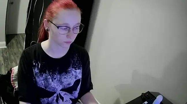 Snapshot of LilyFoxxx chatting on December 10, 5:17 am LilyFoxxx online show from December 10, 5:17 am