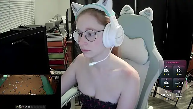 Snapshot of LilyFoxxx chatting on June 28, 5:14 am LilyFoxxx online show from June 28, 5:14 am