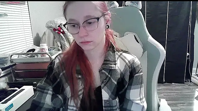 Snapshot of LilyFoxxx chatting on January 13, 4:18 am LilyFoxxx online show from January 13, 4:18 am