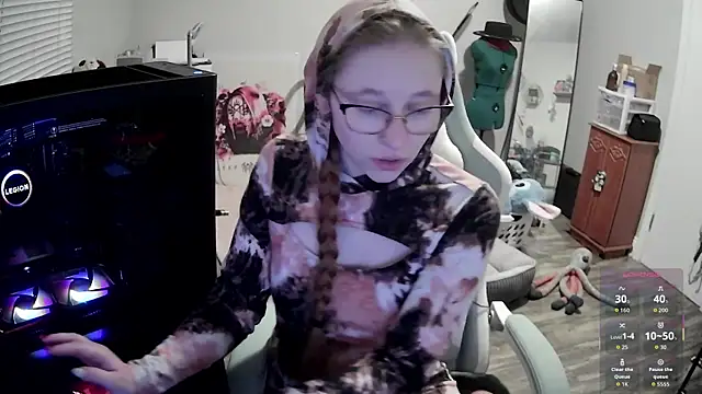 LilyFoxxx online show from December 15, 6:19 am