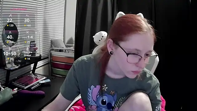 Snapshot of LilyFoxxx chatting on February 24, 3:55 am LilyFoxxx online show from February 24, 3:55 am