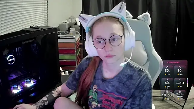 Snapshot of LilyFoxxx chatting on June 12, 5:16 am LilyFoxxx online show from June 12, 5:16 am