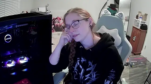 LilyFoxxx online show from December 17, 6:07 am