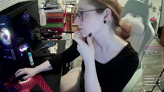 LilyFoxxx online show from March 6, 6:19 am