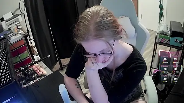 LilyFoxxx online show from March 16, 5:55 am