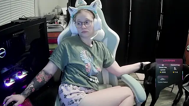 Snapshot of LilyFoxxx chatting on July 8, 5:08 am LilyFoxxx online show from July 8, 5:08 am