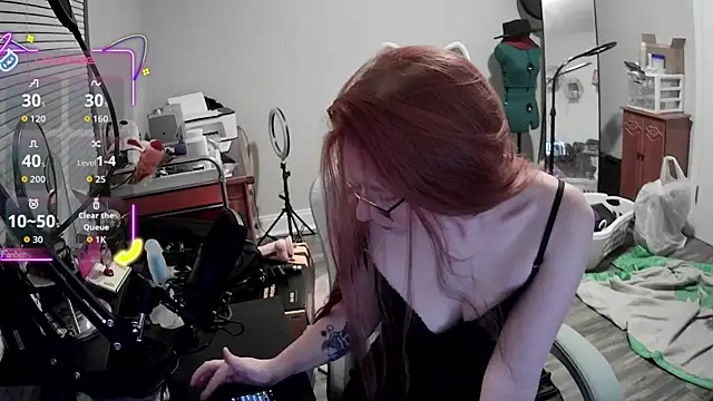 Snapshot of LilyFoxxx chatting on September 29, 3:46 am LilyFoxxx online show from September 29, 3:46 am