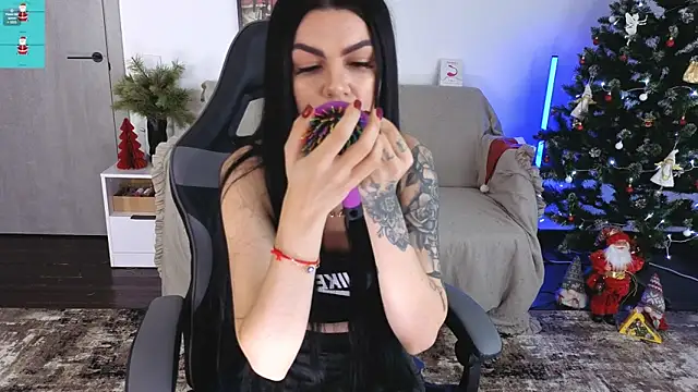 Tiffany lab online show from January 7, 9:47 am