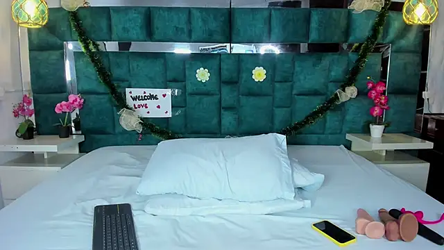 valtira nova online show from December 1, 7:15 pm