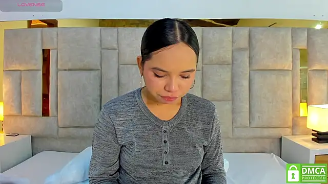 Snapshot of valtira_nova chatting on April 29, 7:20 pm valtira nova online show from April 29, 7:20 pm