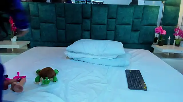 valtira nova online show from November 19, 7:14 pm