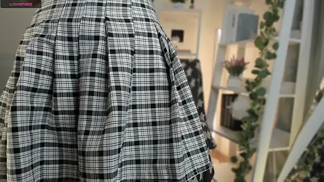 ZaraBluitt online show from April 9, 9:04 am