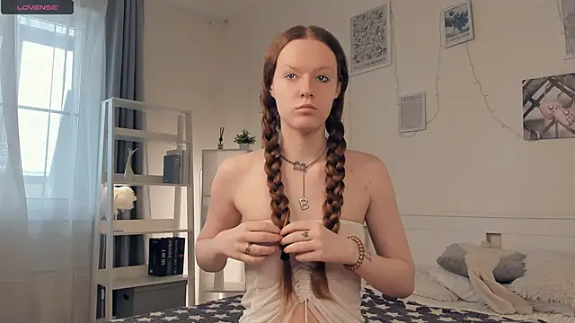 ZaraBluitt online show from February 7, 9:50 am