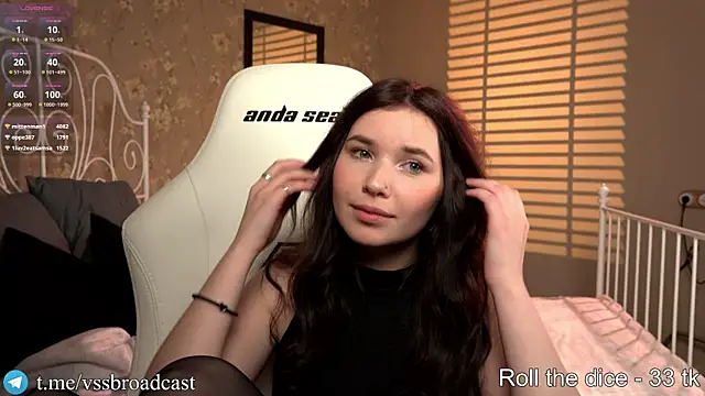 Snapshot of Hidden_boobs chatting on December 20, 4:25 pm Hidden boobs online show from December 20, 4:25 pm