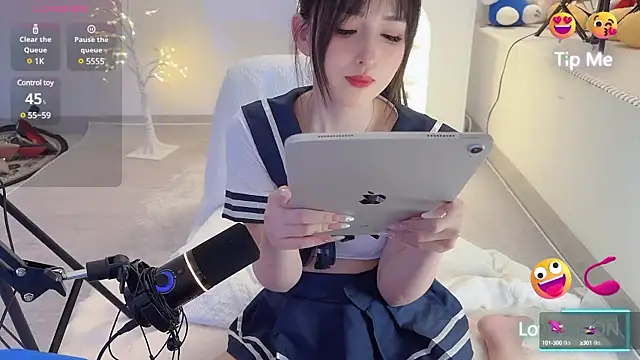 Snapshot of Unique-yiyi chatting on February 22, 10:31 pm Unique-yiyi online show from February 22, 10:31 pm