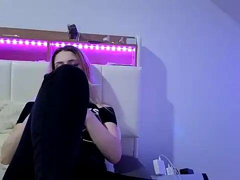 nicole77745 online show from March 3, 5:42 pm