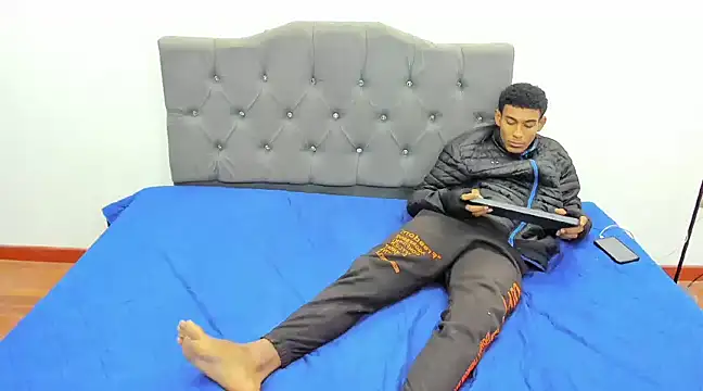 Snapshot of dominic_hot69 chatting on December 13, 1:48 am dominic hot69 online show from December 13, 1:48 am