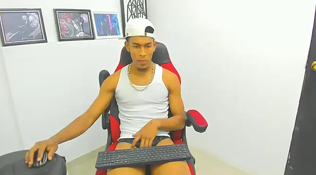 Snapshot of dominic_hot69 chatting on January 2, 5:35 am dominic hot69 online show from January 2, 5:35 am