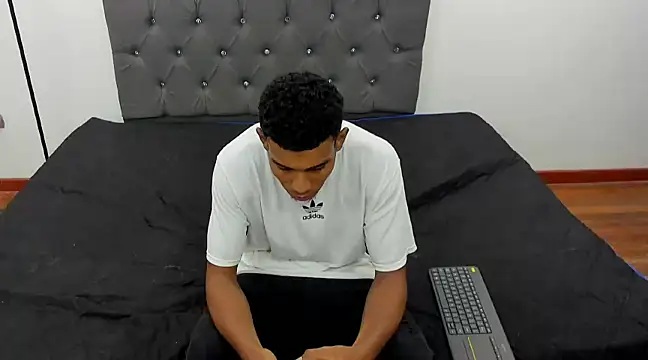 Snapshot of dominic_hot69 chatting on December 1, 10:48 pm dominic hot69 online show from December 1, 10:48 pm