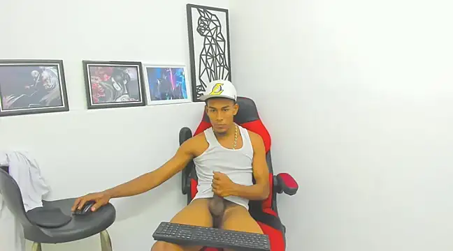 Snapshot of dominic_hot69 chatting on January 2, 11:41 am dominic hot69 online show from January 2, 11:41 am