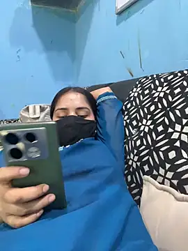 Black Glow online show from February 12, 6:19 am