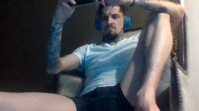 Snapshot of Paybackk100 chatting on February 10, 9:36 am Paybackk100 online show from February 10, 9:36 am