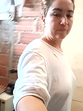 Snapshot of alexax0 chatting on February 12, 3:05 pm alexax0 online show from February 12, 3:05 pm