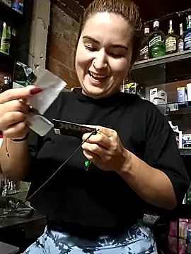 Snapshot of alexax0 chatting on February 12, 12:48 am alexax0 online show from February 12, 12:48 am