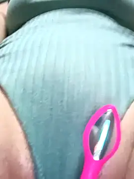 Snapshot of alexax0 chatting on February 15, 6:33 am alexax0 online show from February 15, 6:33 am