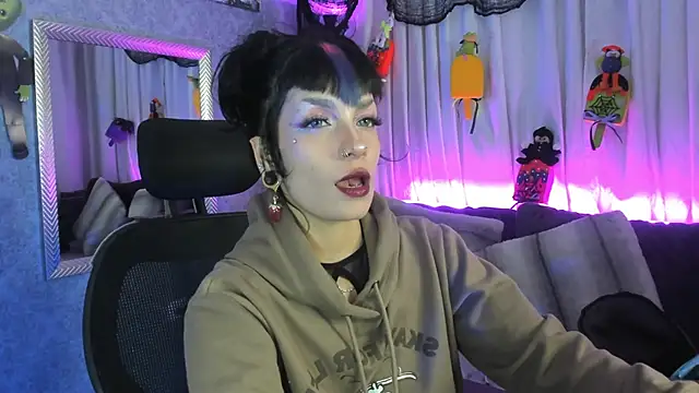 Snapshot of _mamush chatting on October 28, 2:27 pm mamush online show from October 28, 2:27 pm