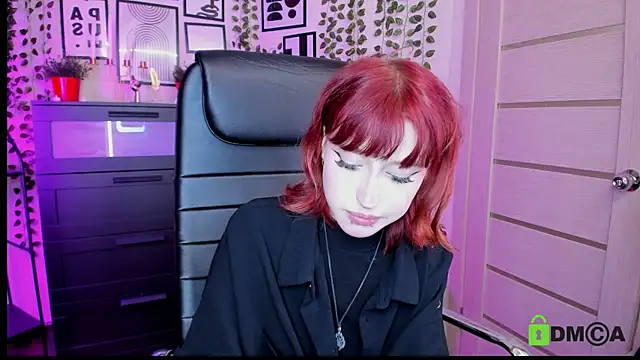 ElizaNik  online show from July 17, 8:50 pm